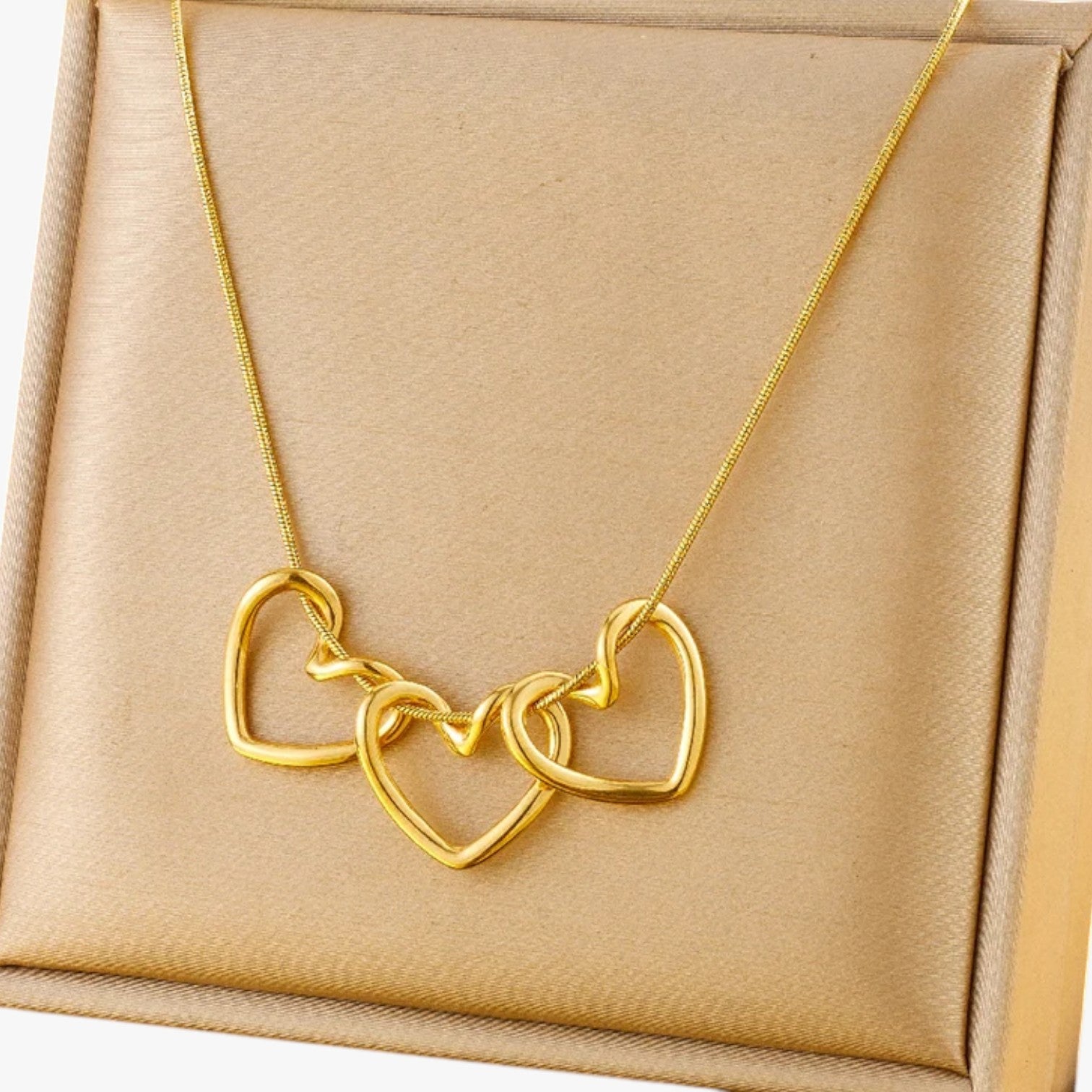 Collana minimalista con cuore dorato Uomo - oro - collana collana minimalista cuore elegant womens necklaces jewelry minimalista necklace NECKLACES Necklaces for Women uomo - Concept Palermo