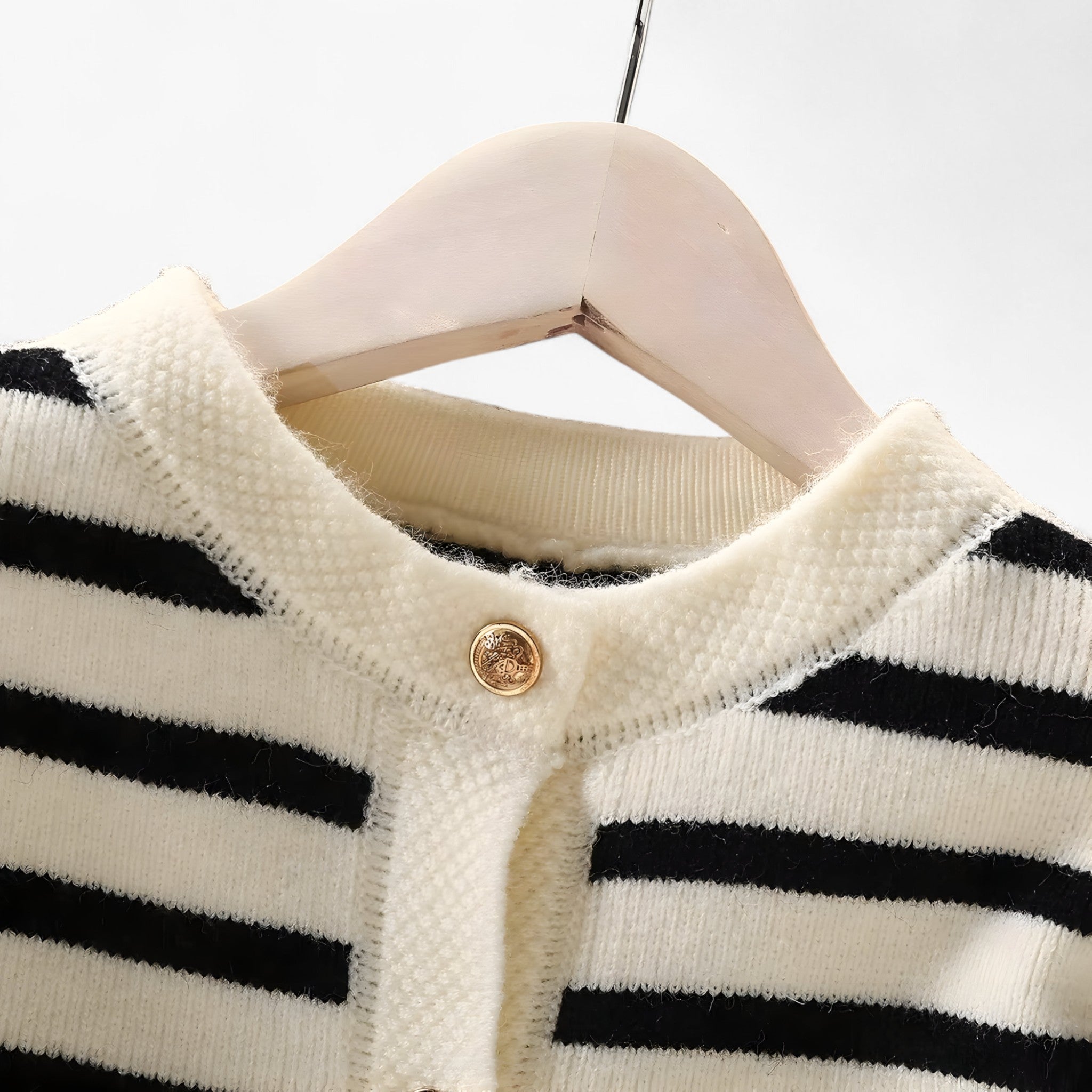 Cardigan classico a righe Comfort senza tempo con dettagli chic Pelle - - cardigan cardigan righe chic comfort dettagli jacket pelle righe tempo - Concept Palermo