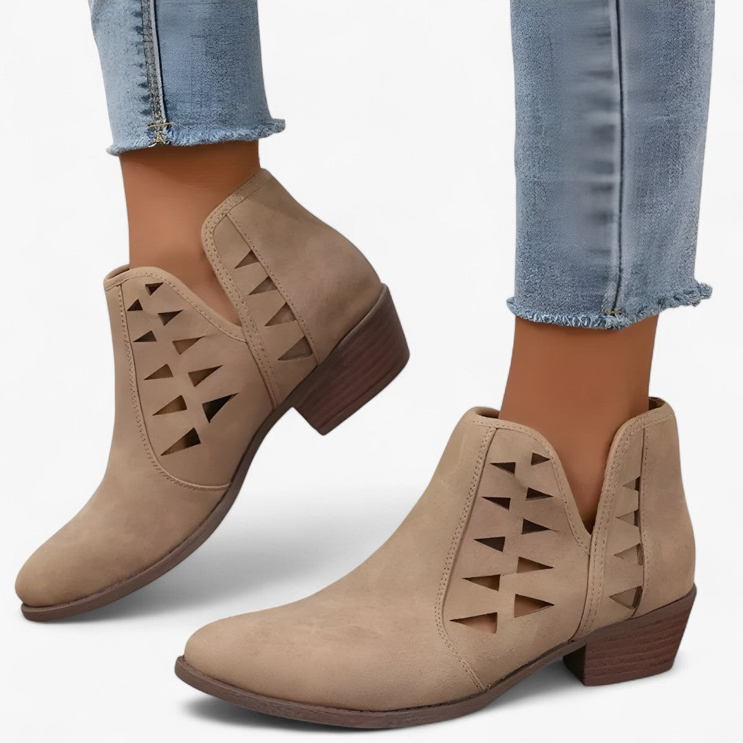 Stivaletti bianchi in maglia traforata stile western Pelle - - bianchi BOOTS Boots & Shoes maglia pelle shoes shoes for women Shoes women stile stivaletti stivaletti bianchi traforata womens shoes - Concept Palermo