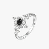 Zilveren ring met spirituele kracht en mystieke details