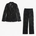 Chaqueta de ceremonia bordada con perlas y pantalones de talle alto para hombre