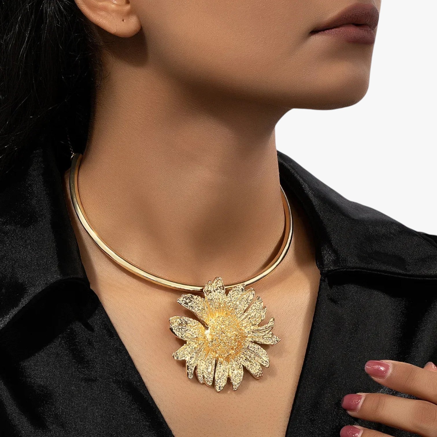 Collana con ciondolo a forma di girasole Uomo - - ciondolo collana collana ciondolo elegant womens necklaces forma girasole jewelry necklace NECKLACES Necklaces for Women uomo - Concept Palermo