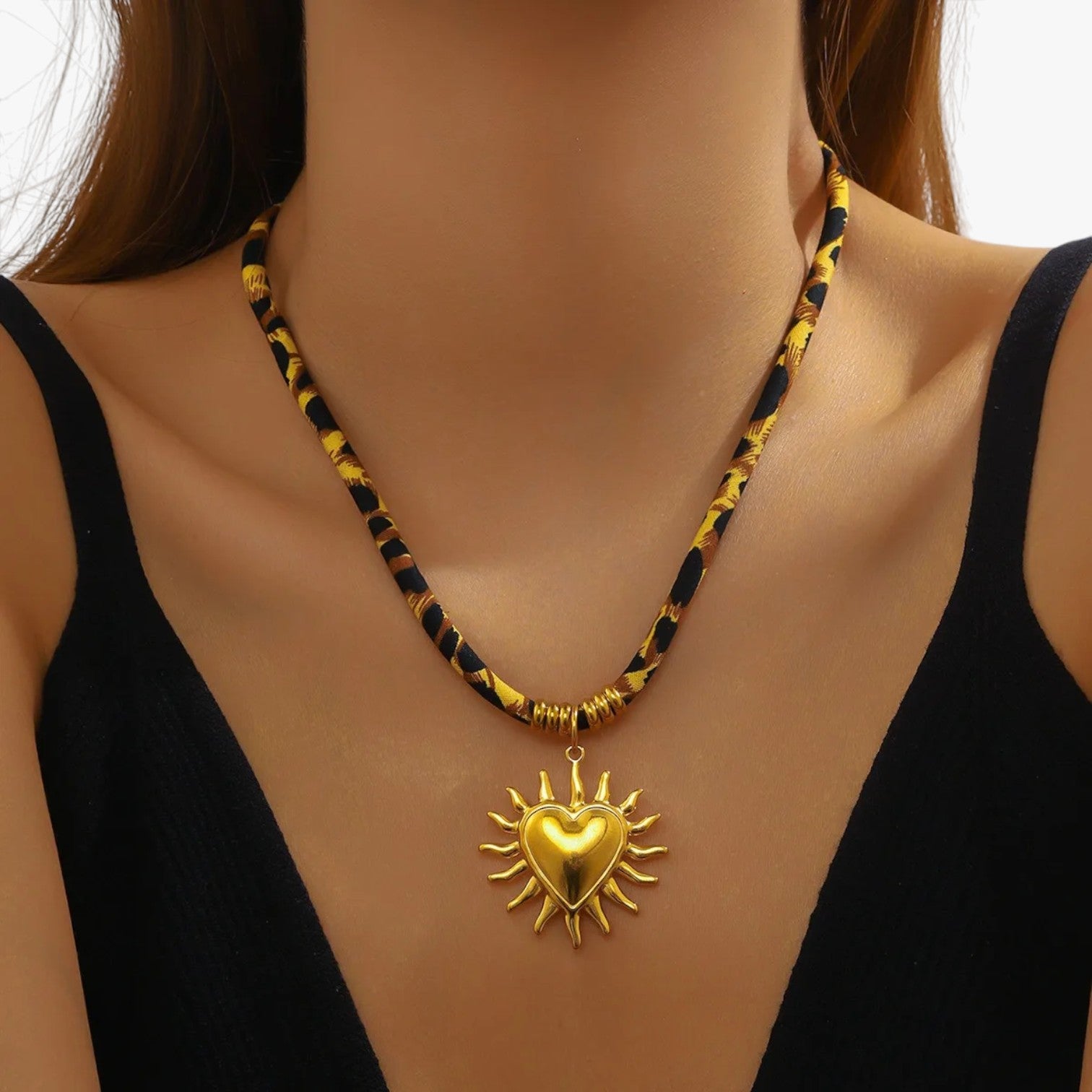 Collana Charm Leopardo con Dettagli Oro Stile Unico e Regalo Lana - - charm collana collana charm dettagli Fashion Necklaces jewelry lana leopardo necklace NECKLACES Necklaces for Women regalo - Concept Palermo