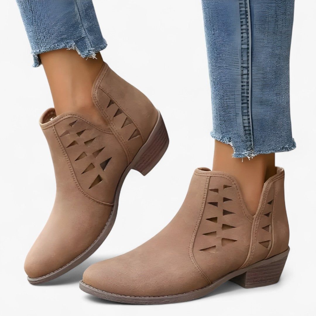 Stivaletti bianchi in maglia traforata stile western Pelle - - bianchi BOOTS Boots & Shoes maglia pelle shoes shoes for women Shoes women stile stivaletti stivaletti bianchi traforata womens shoes - Concept Palermo