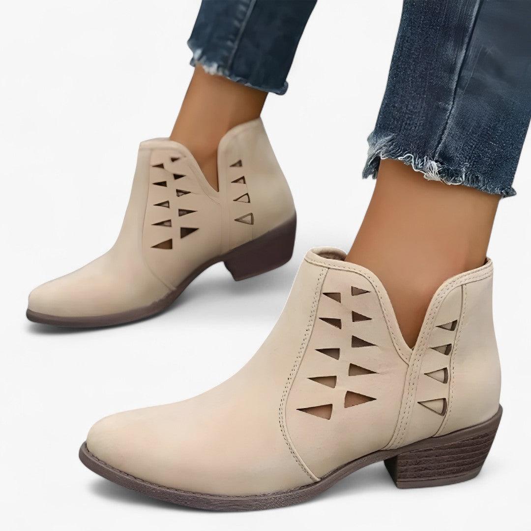 Stivaletti bianchi in maglia traforata stile western Pelle - - bianchi BOOTS Boots & Shoes maglia pelle shoes shoes for women Shoes women stile stivaletti stivaletti bianchi traforata womens shoes - Concept Palermo