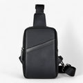 Bolso bandolera de ecopiel negra elegante y funcional