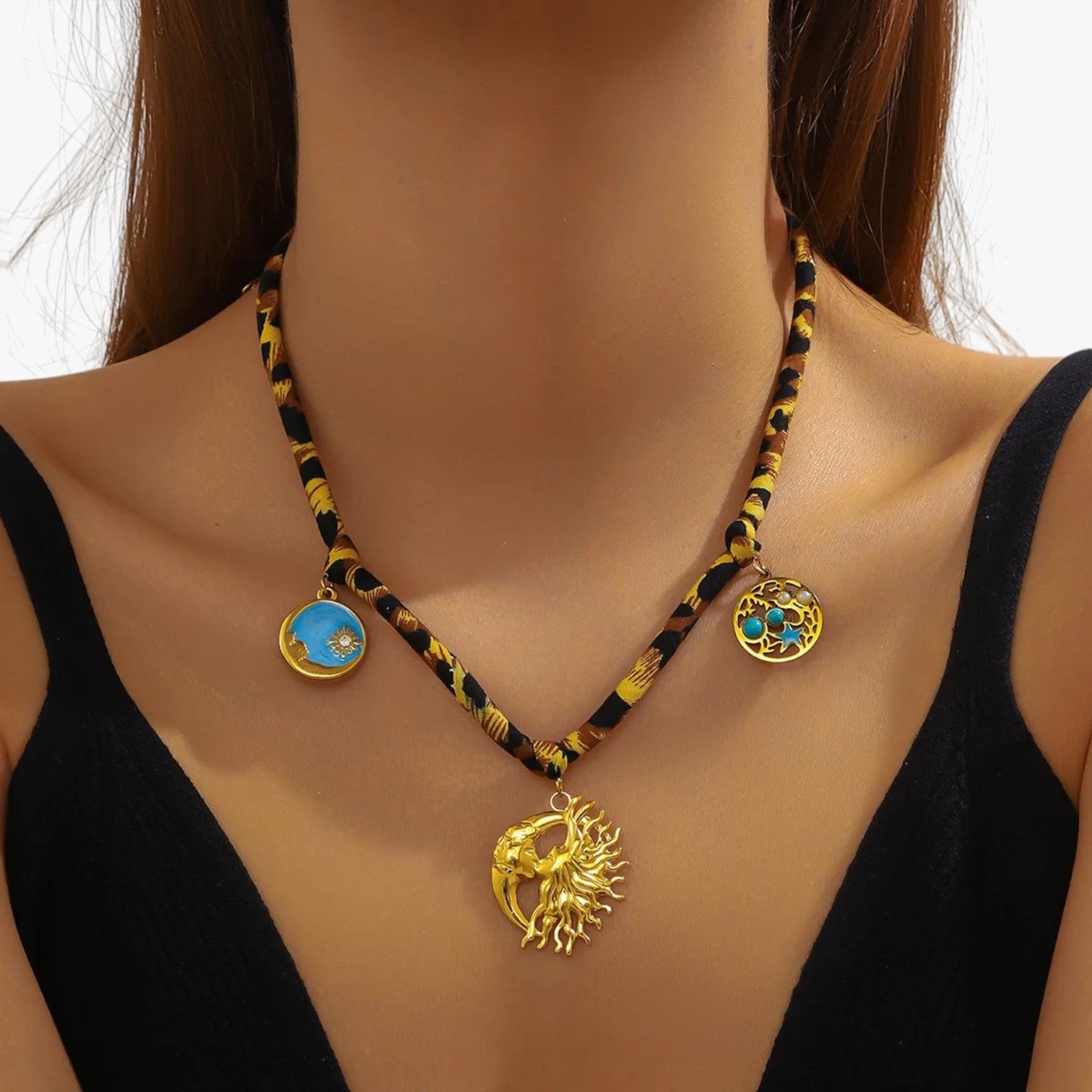 Collana Charm Leopardo con Dettagli Oro Stile Unico e Regalo Lana - - charm collana collana charm dettagli Fashion Necklaces jewelry lana leopardo necklace NECKLACES Necklaces for Women regalo - Concept Palermo