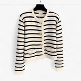 Klassieke gestreepte cardigan, tijdloze comfort met chique details van leer