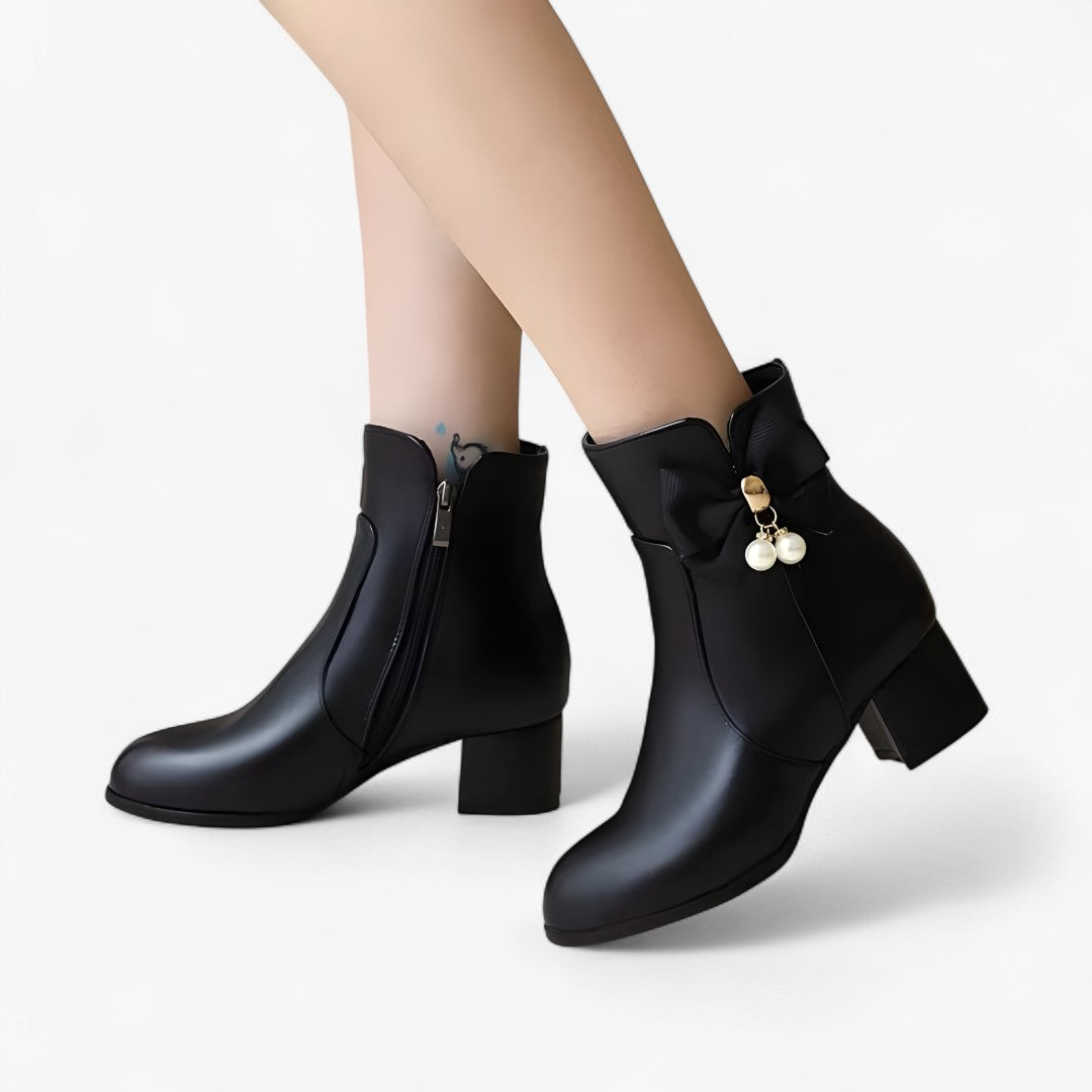 Stivaletti con fiocco e tacco alto per taglie comode - - BOOTS Boots & Shoes comode fiocco shoes stivaletti stivaletti fiocco tacco taglie - Concept Palermo
