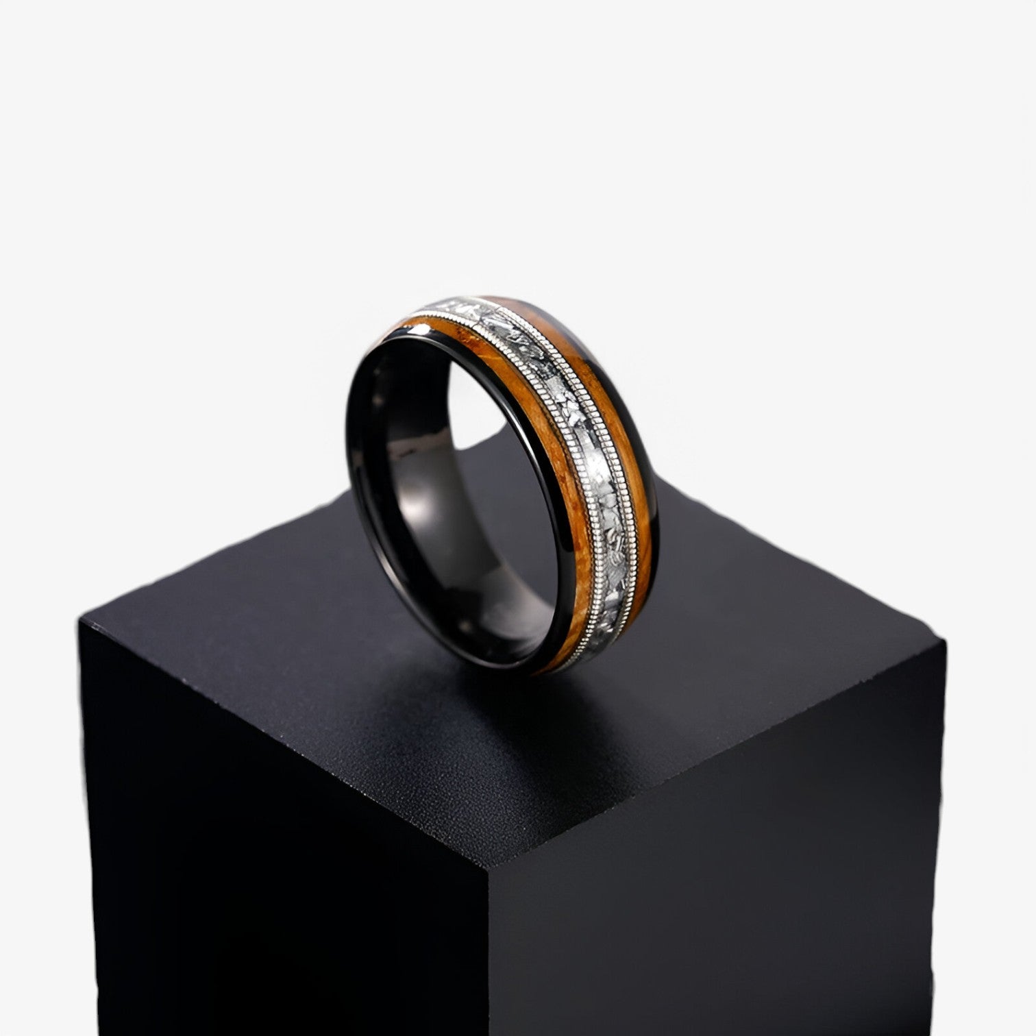 Anello di legno con corde di chitarra e accenti di botti di whisky Uomo - - accenti anello anello legno botti chitarra corde jewelry legno mens accessory mens ring Rings - Concept Palermo