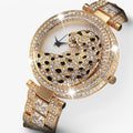 Reloj de cuarzo dorado con brillantes y motivo de leopardo