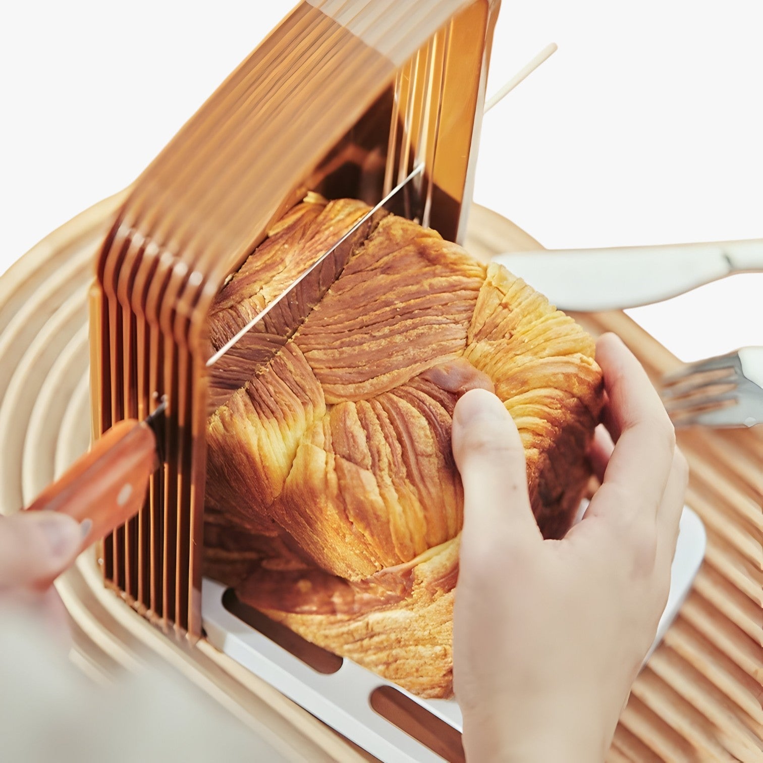 Supporto pieghevole per affettare il pane – Salvaspazio ed efficiente Uomo - - affettare efficiente Kitchen kitchen & dining kitchen accessory kitchen tools pane pieghevole salvaspazio supporto supporto pieghevole - Concept Palermo