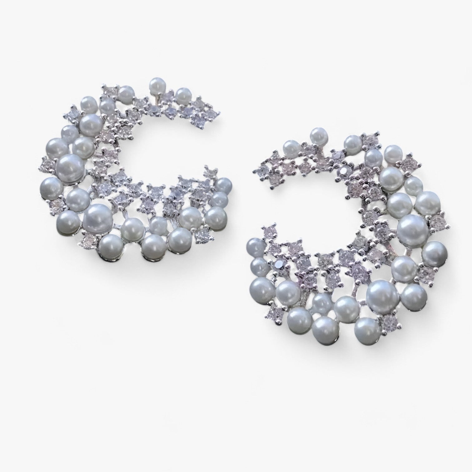 Orecchini a cerchio in argento con perle e zirconi in stile retro luxe - - Accessories Jewelry cerchio EARRINGS jewelry luxe orecchini orecchini cerchio perle retro stile - Concept Palermo