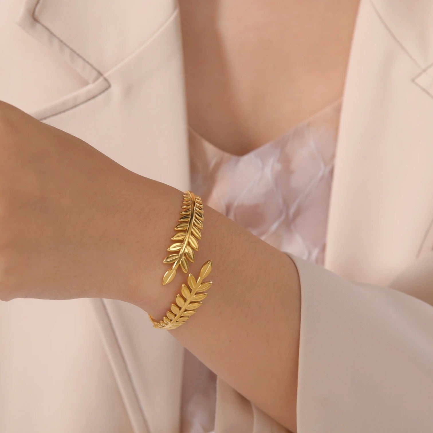Bracciale Boho Dorato con Foglia d’Alloro – Eleganza Classica che Ispira - - alloro boho bracciale bracciale boho BRACELET BRACELET FOR WOMEN BRACELETS bracelets for women classica eleganza foglia ispira - Concept Palermo