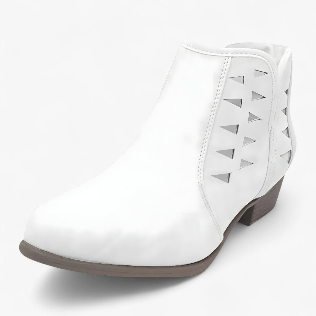 Stivaletti bianchi in maglia traforata stile western Pelle - Bianca - bianchi BOOTS Boots & Shoes maglia pelle shoes shoes for women Shoes women stile stivaletti stivaletti bianchi traforata womens shoes - Concept Palermo