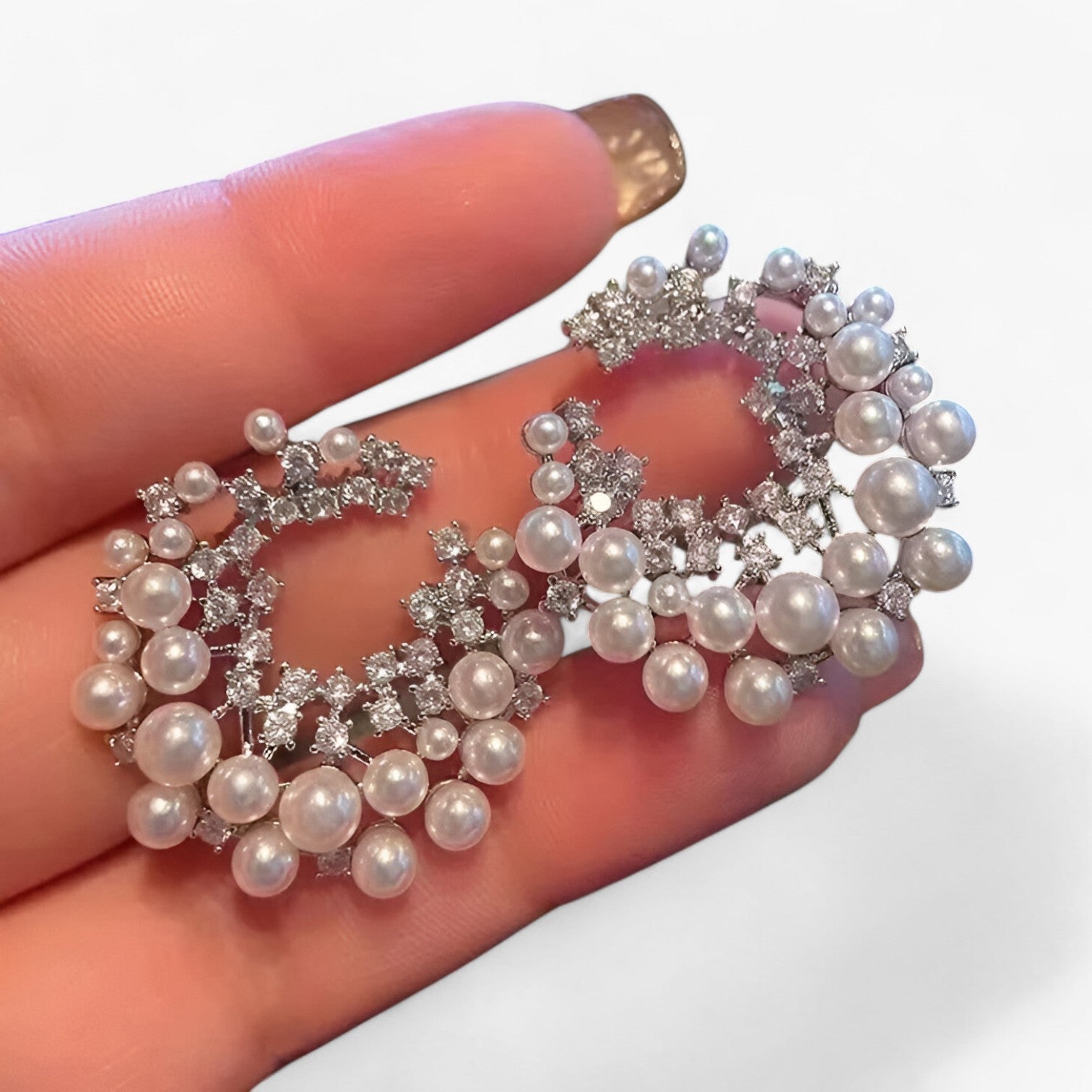 Orecchini a cerchio in argento con perle e zirconi in stile retro luxe - - Accessories Jewelry cerchio EARRINGS jewelry luxe orecchini orecchini cerchio perle retro stile - Concept Palermo