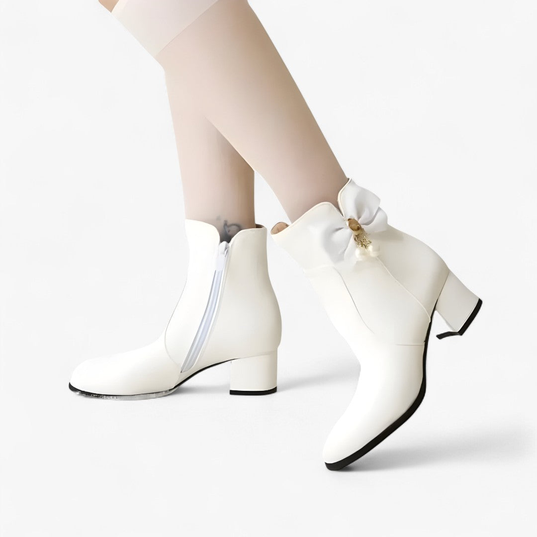Stivaletti con fiocco e tacco alto per taglie comode - - BOOTS Boots & Shoes comode fiocco shoes stivaletti stivaletti fiocco tacco taglie - Concept Palermo