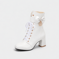 Bottines à la cheville avec lacets et sangle réglable