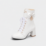 Bottines à la cheville avec lacets et sangle réglable