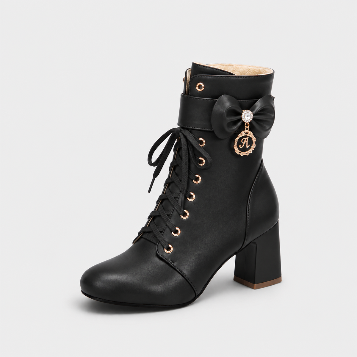 Bottines à la cheville avec lacets et sangle réglable