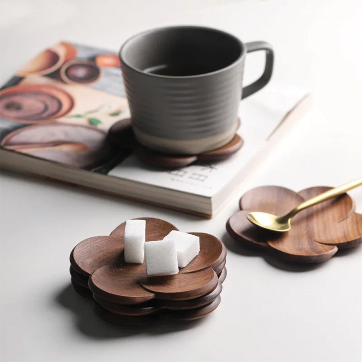 Set di Sottobicchieri Bloom in Noce Sottobicchieri Sofisticati per Trasformare la Tua Imbandigione - - bloom Decor home & garden imbandigione Kitchen noce sofisticati sottobicchieri sottobicchieri bloom Tableware trasformare - Concept Palermo