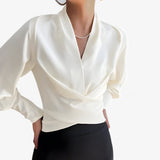 Damesblouse van elektrische blauwe satijn met lange mouwen, elegant