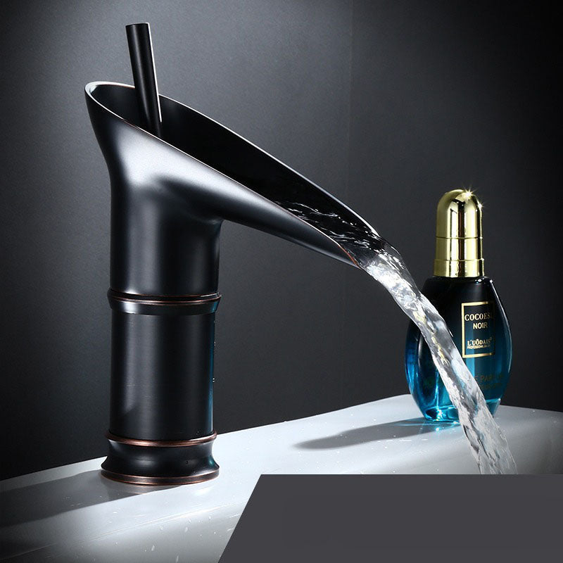 Waterfall rubinetto antico rubinetto per lavabo da bagno miscelatore per lavabo in ottone Donna - Pantaloncini neri - antico antique bathroom antique faucet bagno Bathroom Bathroom Faucets donna faucet brass basin Faucets home & garden lavabo miscelatore mixer taps ottone rubinetto sink faucet Waterfall faucet - Concept Palermo