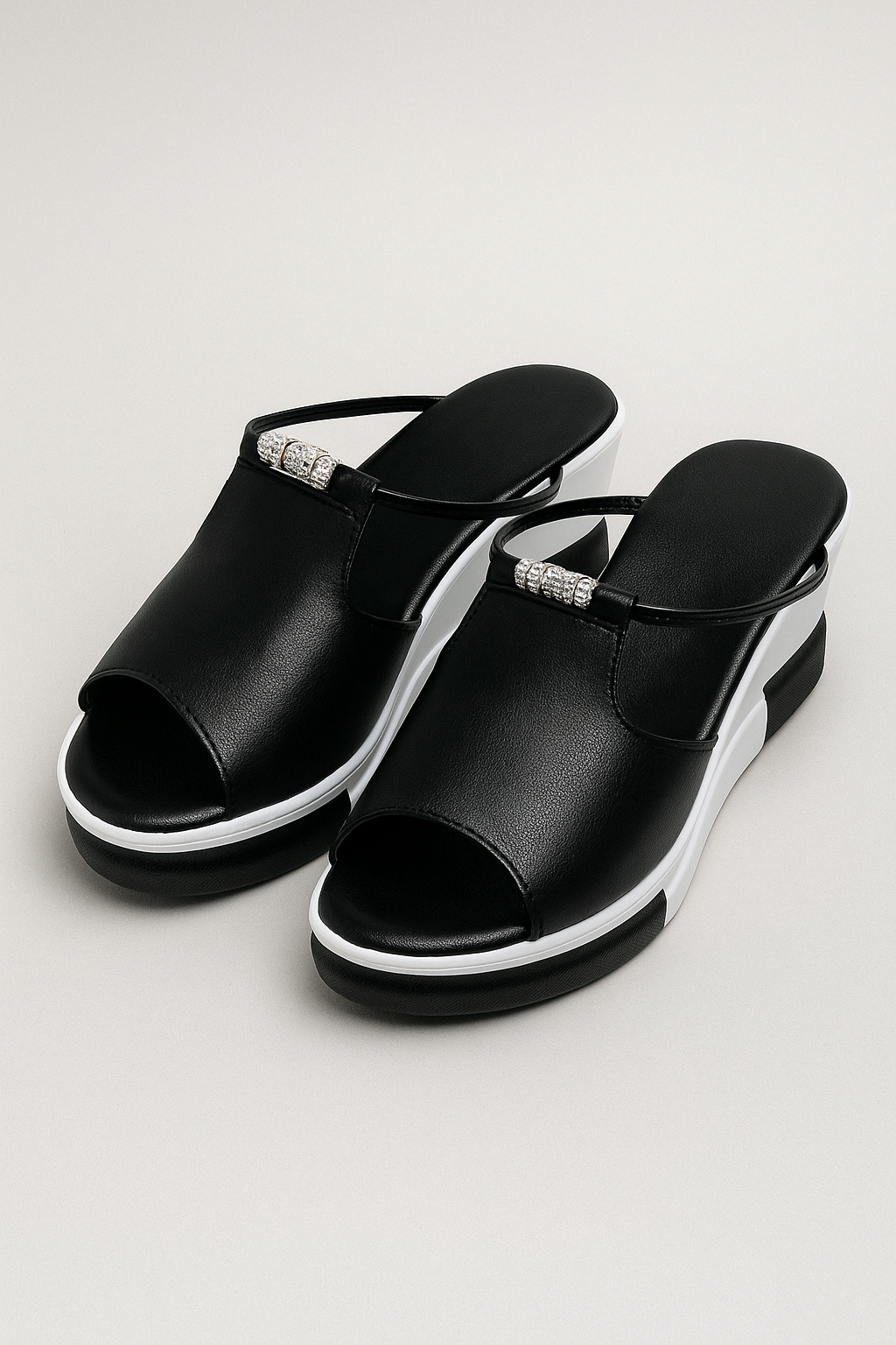 Zeppe con ornamento per gioielli e suola bicolore - Nero - bicolore fashion Fashion & Casual fashion sandals gioielli ornamento sandals suola WOMEN Women fashion womens fashion zeppe zeppe ornamento - Concept Palermo