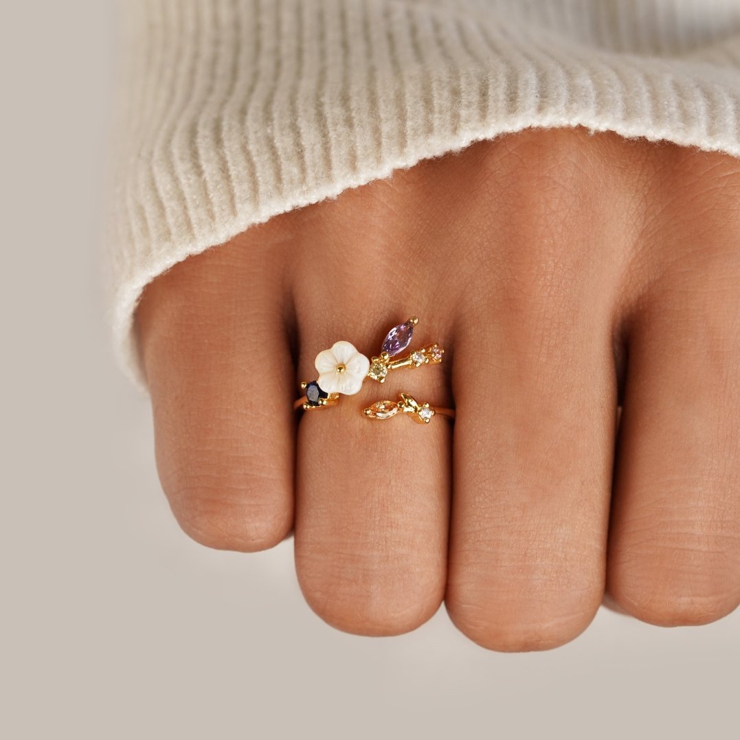 Anello da uomo Antira Blossom, in acciaio inossidabile, per uso quotidiano - - Adjustable Adjustable jewelry anello anello antira Animal&nature antira AV5&6 AV7 AV7+W AV7+W+AUG23 AV7+W+AUG23+SEP23 Best-SellingQ322 BestsellingQ123 BestsellingQ422 blossom CC ColouredStones EverydayEssential GLAMOROUS Gold Goldplated HYPOALLERGENIC jewelry LPRINGS Nature newarrivalsaugust pink price29 Ring Special&Wedding Summeredit TNMarch uomo - Concept Palermo