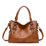 Dames schoudertas van echt zwart leer, elegant met klep en magnetische sluiting  