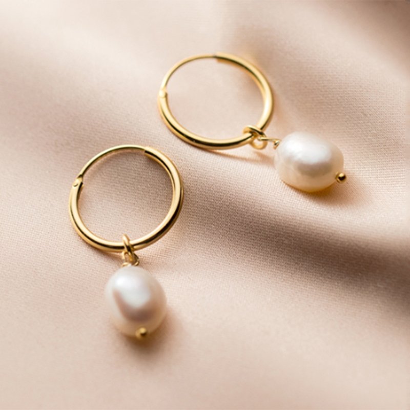Orecchini Isabel con Perle Bianche Pendenti in Argento 925 da Donna - - allthingspearl Animal&nature AV5&6 AV7 AV7+W AV7+W+AUG23 AV7+W+AUG23+SEP23 Best-SellingQ322 BestsellingQ123 BestsellingQ422 Drop earrings EverydayEssentials gold highquality Holiday Edit Hoops HYPOALLERGENIC isabel jewelry mge Minimal MINIMALISTIC Nature new_for_google newarrivalsoctober orecchini orecchini perle Pearl perle pink price29 Small&Simple Special&Wedding Specialoccasionjewelry ThoughtfulGifts - Concept Palermo