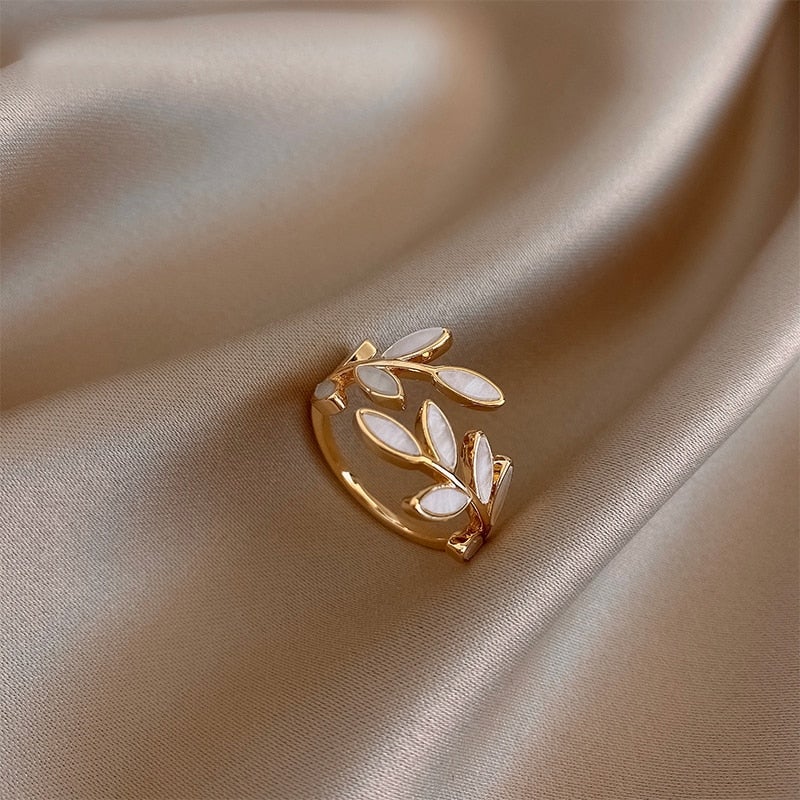 Anello da donna in foglia d'oro, elegante e versatile per ogni occasione speciale - Oro 18K - anello anello foglia foglia Gold jewelry Ring ring for women - Concept Palermo