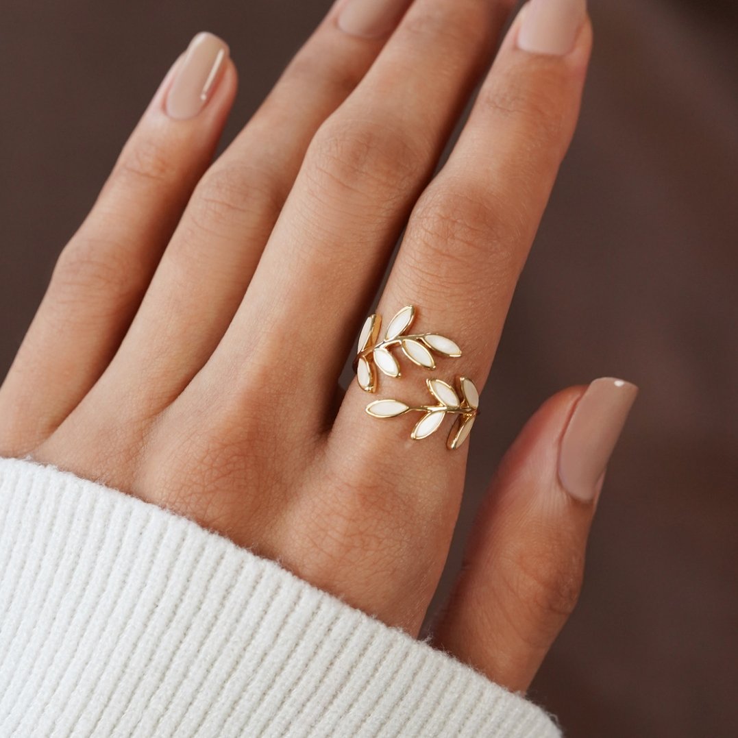 Anello da donna in foglia d'oro, elegante e versatile per ogni occasione speciale - - anello anello foglia foglia Gold jewelry Ring ring for women - Concept Palermo