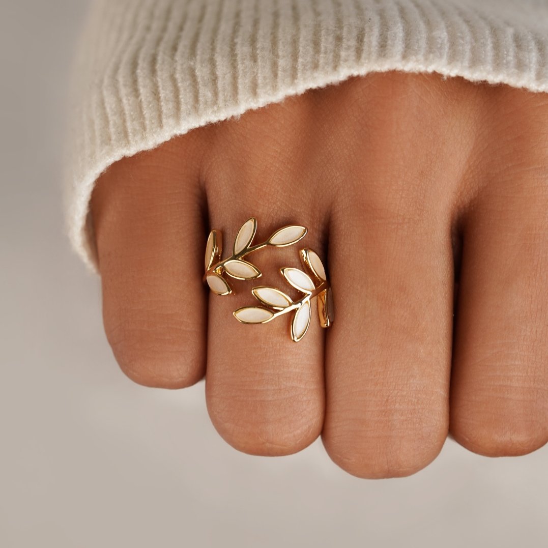 Anello da donna in foglia d'oro, elegante e versatile per ogni occasione speciale - - anello anello foglia foglia Gold jewelry Ring ring for women - Concept Palermo