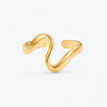 Anillo ondulado de oro