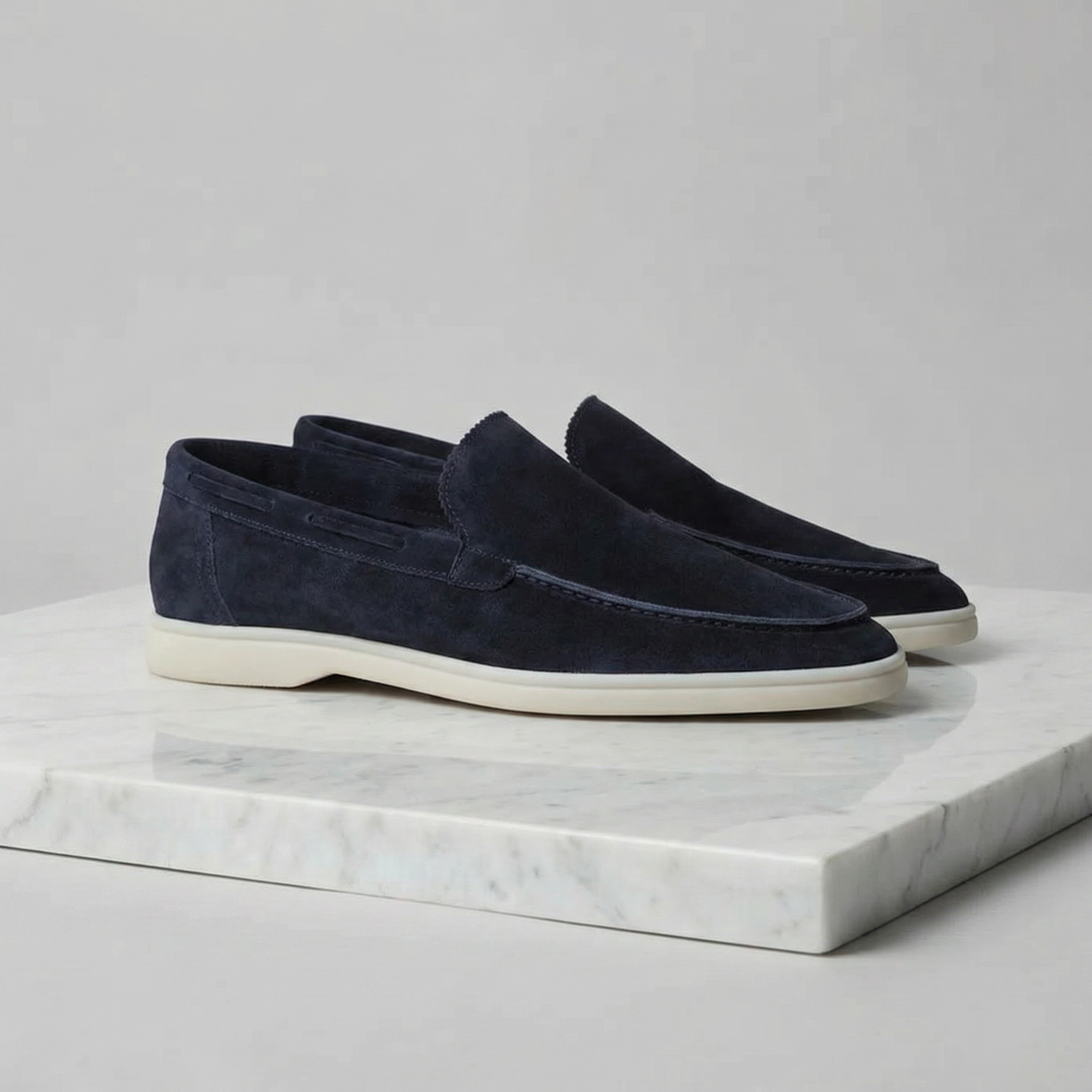 Mocassini Scamosciati Uomo: L'Eleganza Versatile per Ogni Look