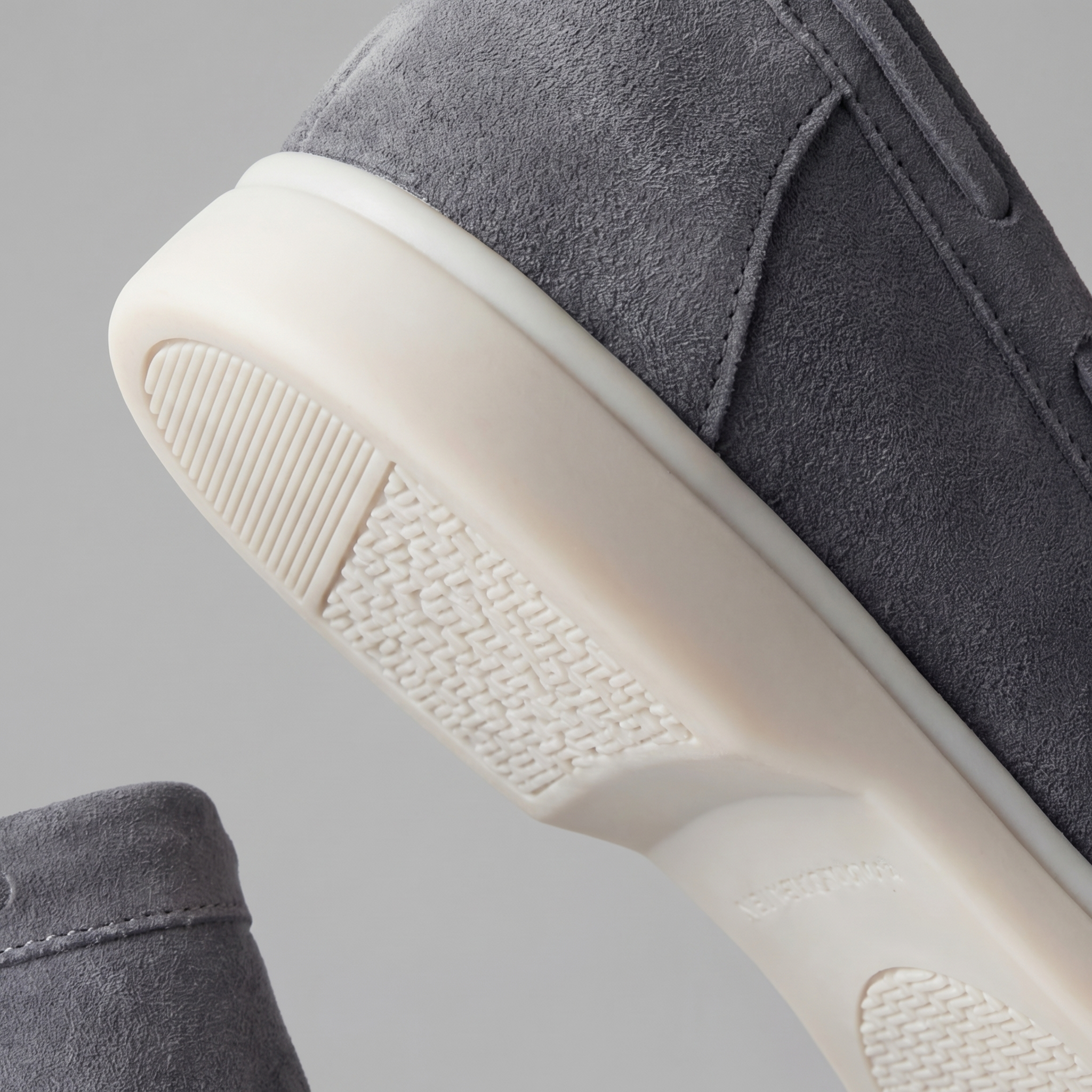 Mocassini Scamosciati Uomo: L'Eleganza Versatile per Ogni Look