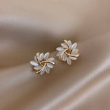 Heren oorbellen van goud met natuurlijke opaal - elegant en modern  