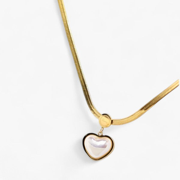 Collana con ciondolo a farfalla - Stile e fascino in un unico gioiello Acciaio Donna Lana - Cuore d'oro - 40+5cm acciaio All Compatible Butterfly Butterfly pendant ciondolo Classic collana collana ciondolo donna elegant womens necklaces farfalla fascino fashion gioiello Gold Hubei Light luxury style Mainland China Metal NECKLACES party Pendant Necklaces silver Snake Chain Stainless Steel stainless steel necklace Women YIYUEQIANLI - Concept Palermo
