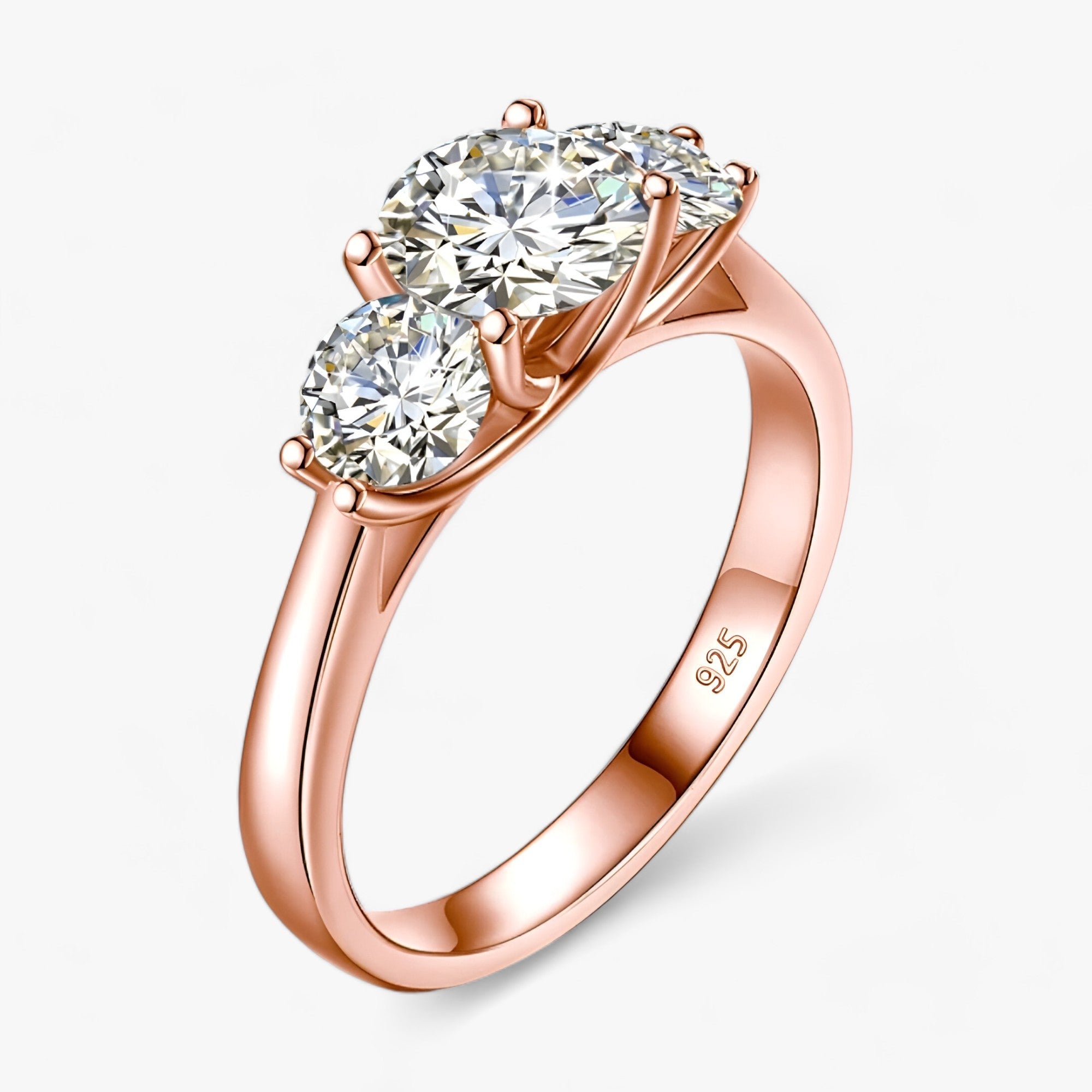 Anello in Moissanite Oro Giallo - Un Brillo di Lusso Donna - Oro rosa 5 - 3 stone moissanite ring 5g 925 anello anello moissanite brillo Diamond donna ENGAGEMENT Fine GRA 11817187 jewelry Luxury Jewelry Mainland China Moissanite NGTC Prong Setting Rings Round silver Sterling TRENDY Wedding Bands Women Yellow Gold Moissanite Rings YES - Concept Palermo