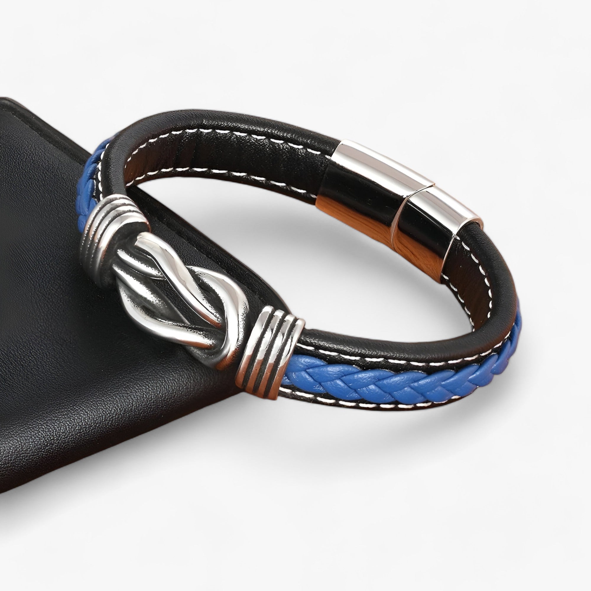 Bracciale in vera pelle - Eleganza e robustezza combinati - - armband bracciale bracciale vera bracelet for men combinati eleganza jewelry men bracelet pelle robustezza vera - Concept Palermo