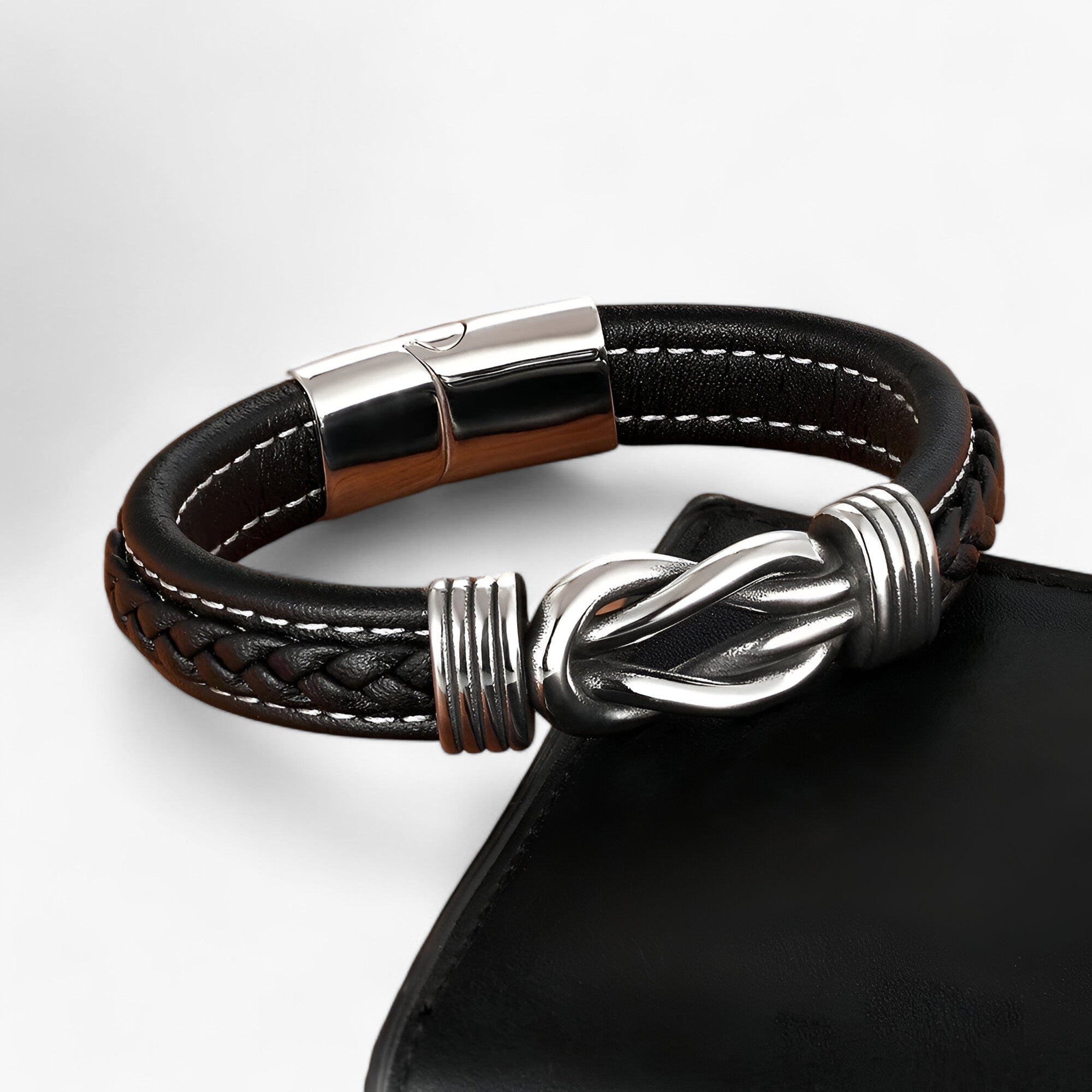 Bracciale in vera pelle - Eleganza e robustezza combinati - - armband bracciale bracciale vera bracelet for men combinati eleganza jewelry men bracelet pelle robustezza vera - Concept Palermo