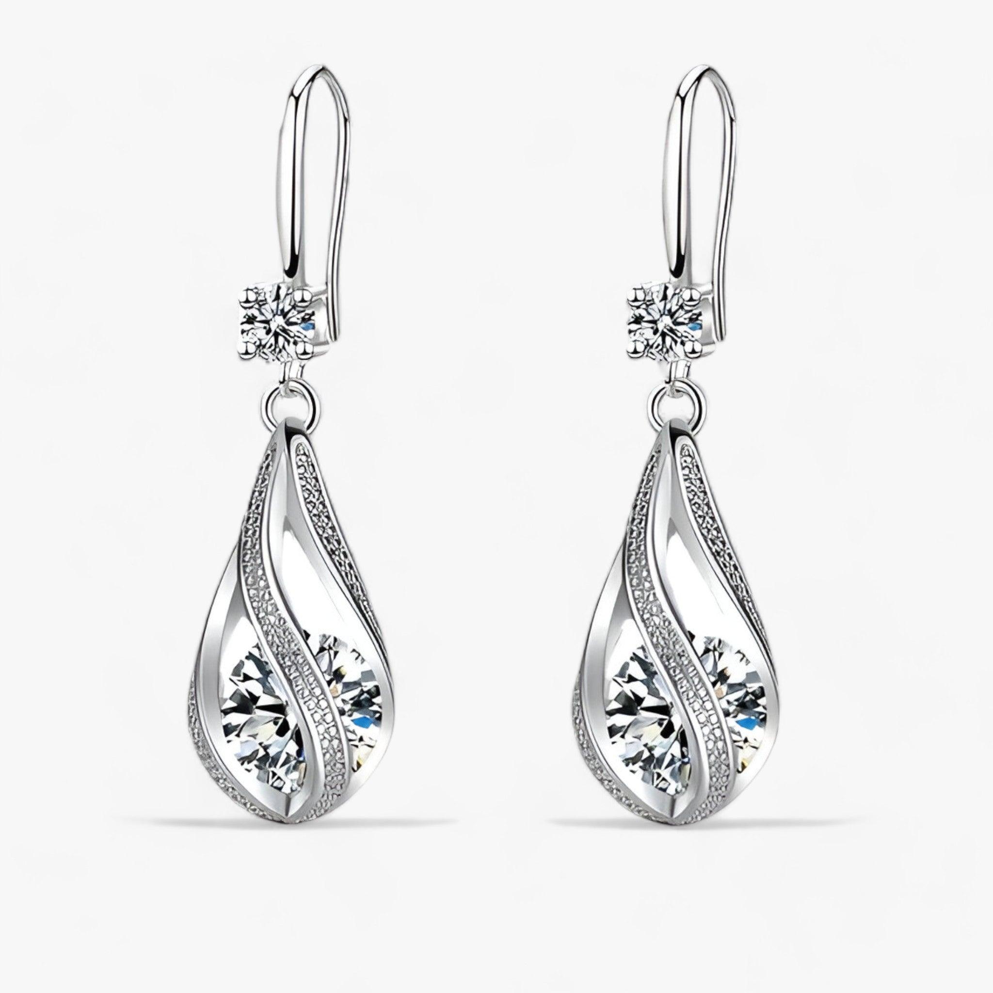 Orecchini in argento - Valorizzate il vostro look con cristalli scintillanti Donna - Argento - 5g 65054 925 Classic cristalli donna drop earrings Fine Geometric jewelry look Mainland China Modyle No NONE orecchini party scintillanti silver Sterling valorizzate vostro Women - Concept Palermo