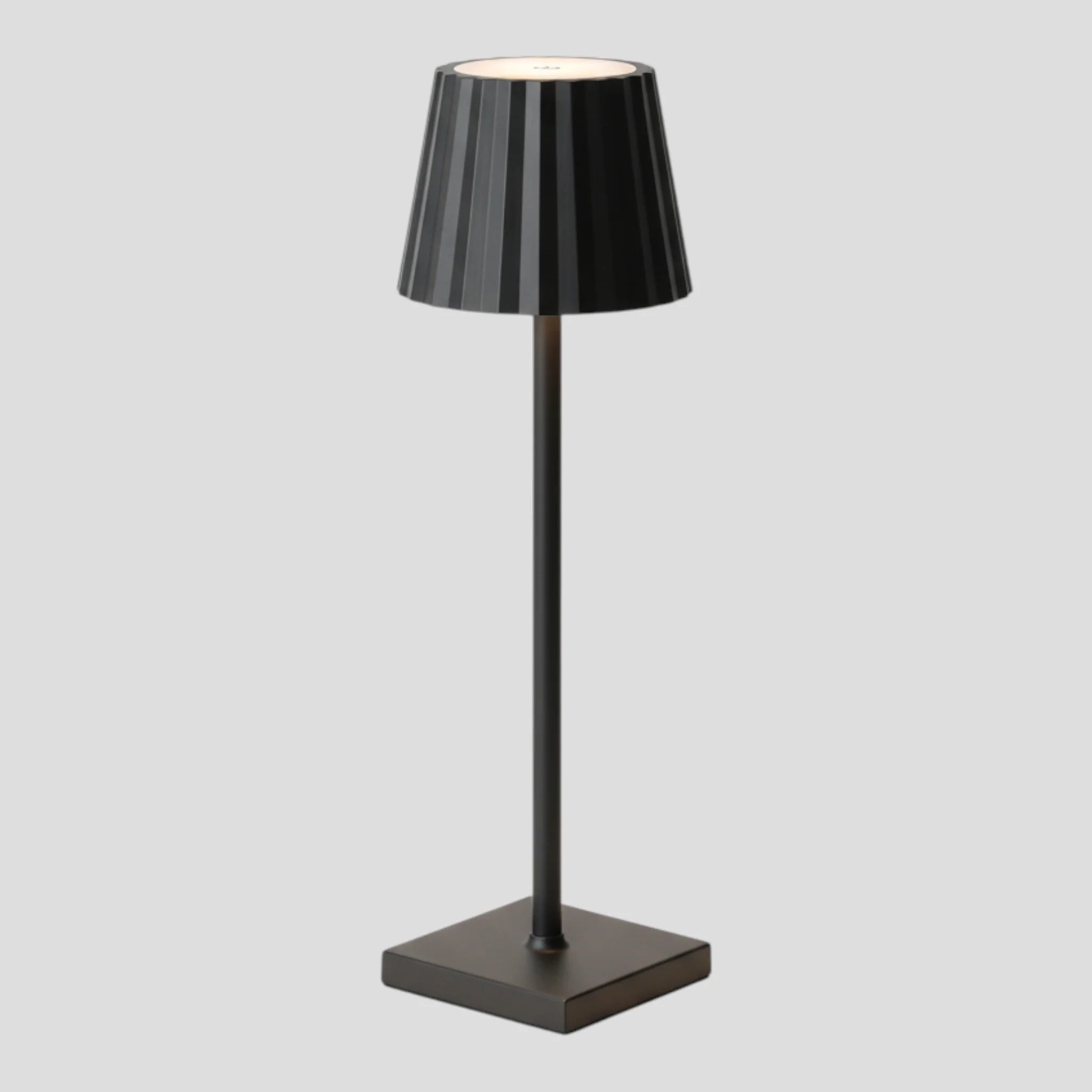 Lampe de Table LED Sans Fil avec Batterie Rechargeable et Commande Tactile Aluminium - Noir - accessoire de décoration aluminium batterie commande cross-from-marche-lino-15739356774749 design artistique lampe lampe de table lampe dimmable lampe LED lampe sans fil lampe table lampe étanche New-google rechargeable table tactile éclairage moderne - Concept Palermo